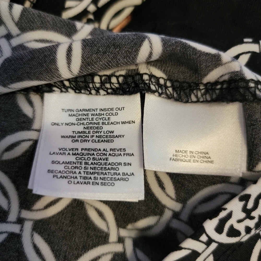 Anne Klein Black and White Print Keyhole Top - Picture 6 of 7